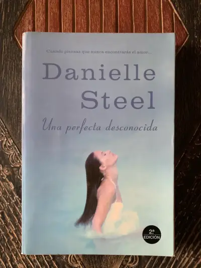 Libro 'Una Perfecta Desconocida' de Danielle Steel - miniatura 1
