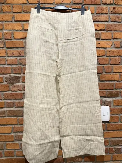 Pantalones beige de lino a rayas para mujer - miniatura 2