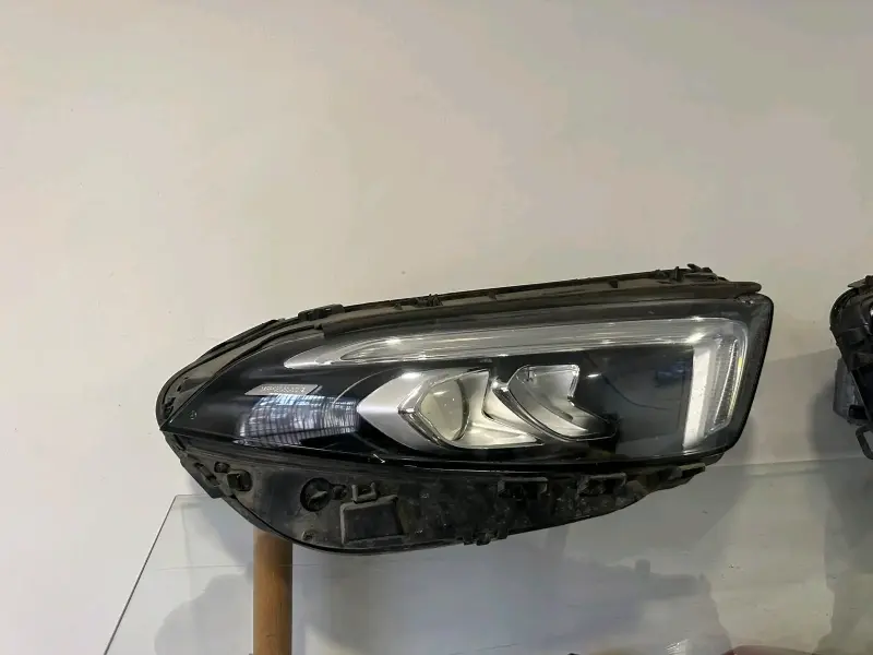 Óptico delantero Mercedes a200 - 5