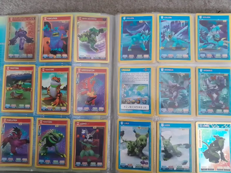 Álbum de cartas coleccionables Invizimals Batalla de Cazadores - 3