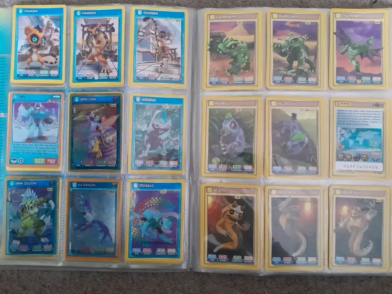 Álbum de cartas coleccionables Invizimals Batalla de Cazadores - 4