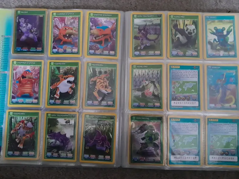 Álbum de cartas coleccionables Invizimals Batalla de Cazadores - 5