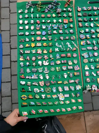 Colección de pines decorativos variados - miniatura 2