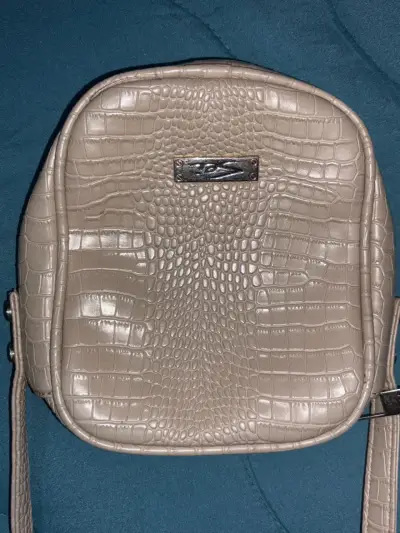 Cartera cruzada beige con textura de cocodrilo - miniatura 3