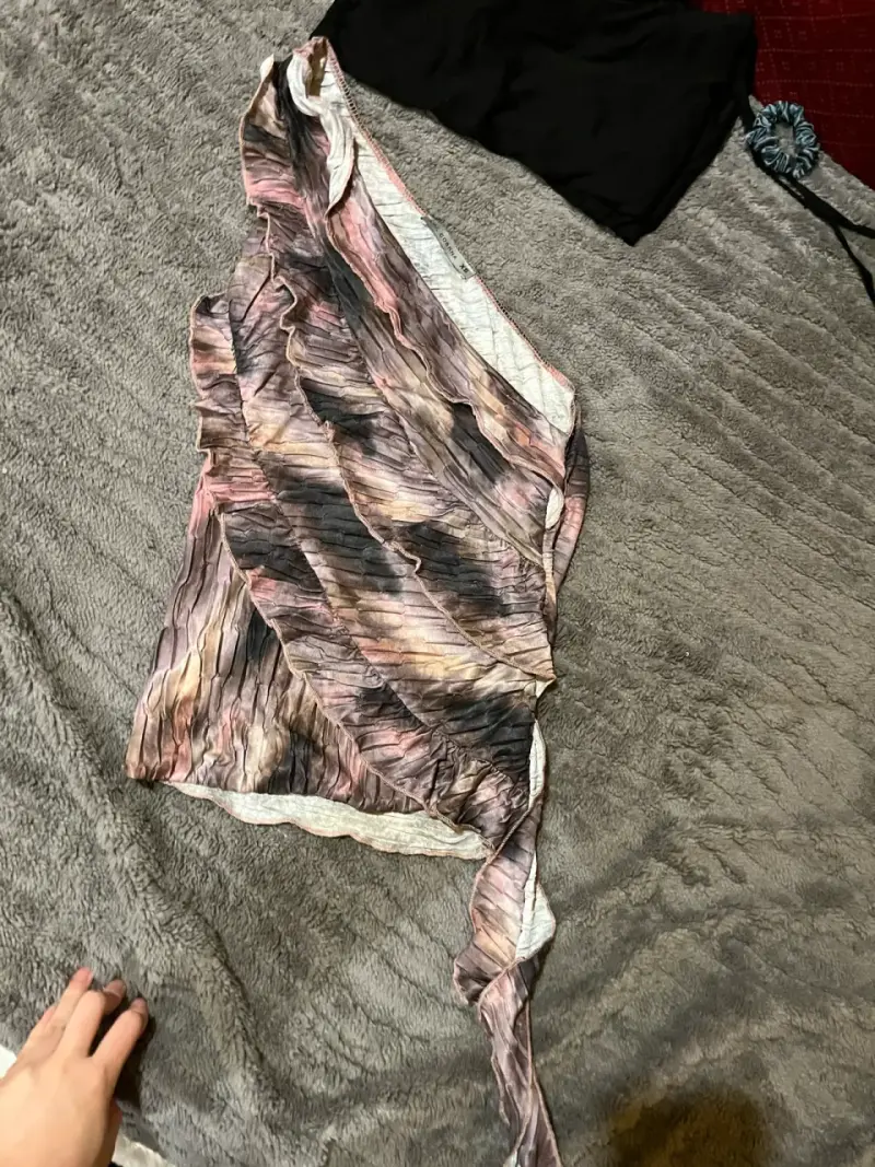 Blusa asimétrica de un solo hombro