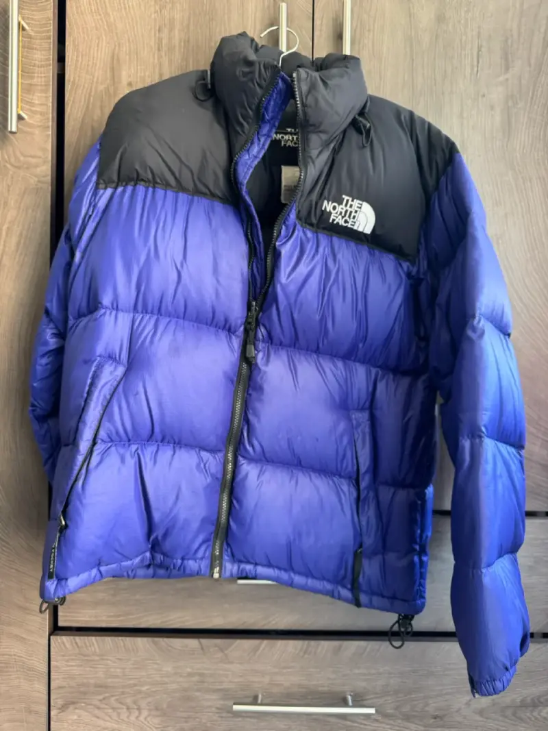 Chaqueta de plumas The North Face azul y negra - 1