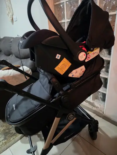 Coche de bebé Bebesit con silla de auto y capota negra - miniatura 3