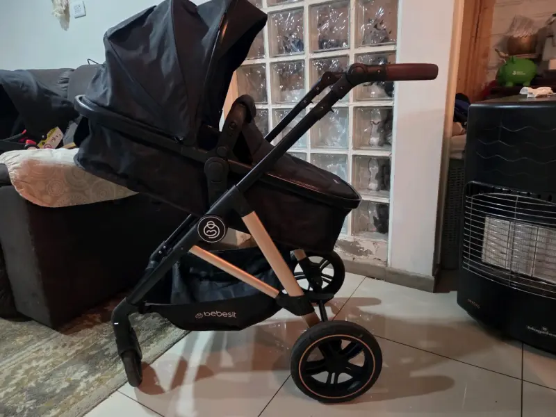 Coche de bebé Bebesit con silla de auto y capota negra - 6