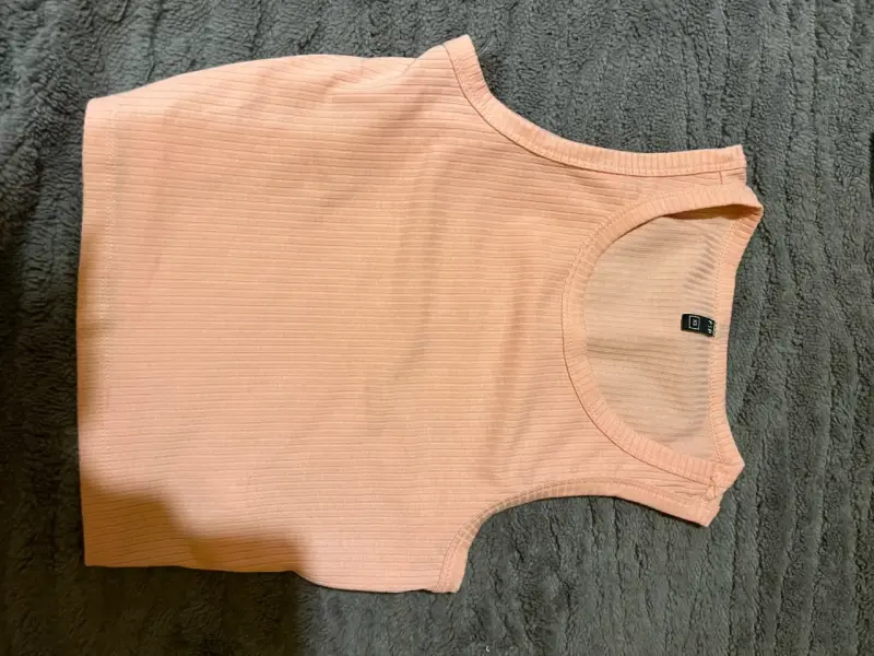 Polera sin mangas color durazno para mujer