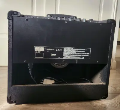 Amplificador de guitarra Laney 35R - miniatura 3
