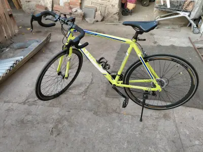 Bicicleta de Ruta Amarilla Aro 700 - miniatura 2