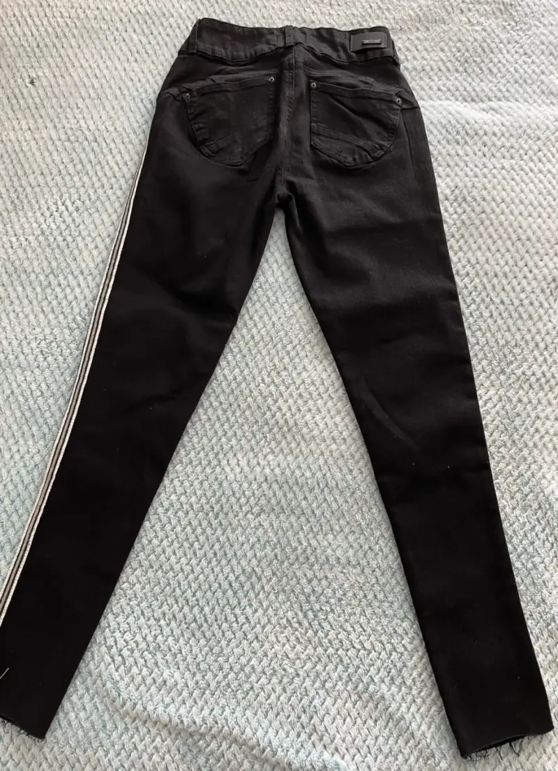 Pantalones negros con franjas laterales para mujer - 3