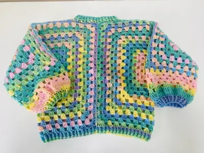 Chaleco tejido a crochet multicolor para niños - miniatura 2