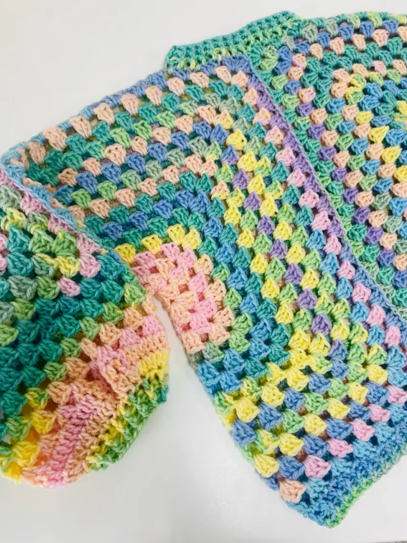 Chaleco tejido a crochet multicolor para niños - 3