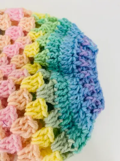 Chaleco tejido a crochet multicolor para niños - miniatura 4