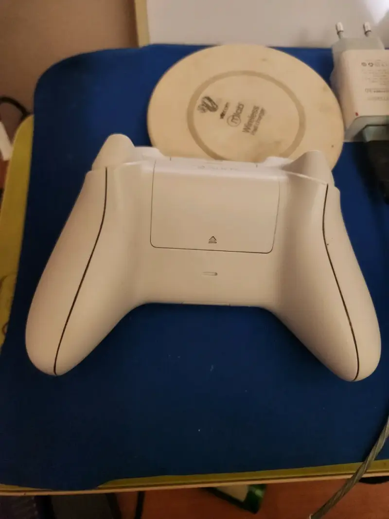 Control inalámbrico blanco para Xbox en buen estado - 3
