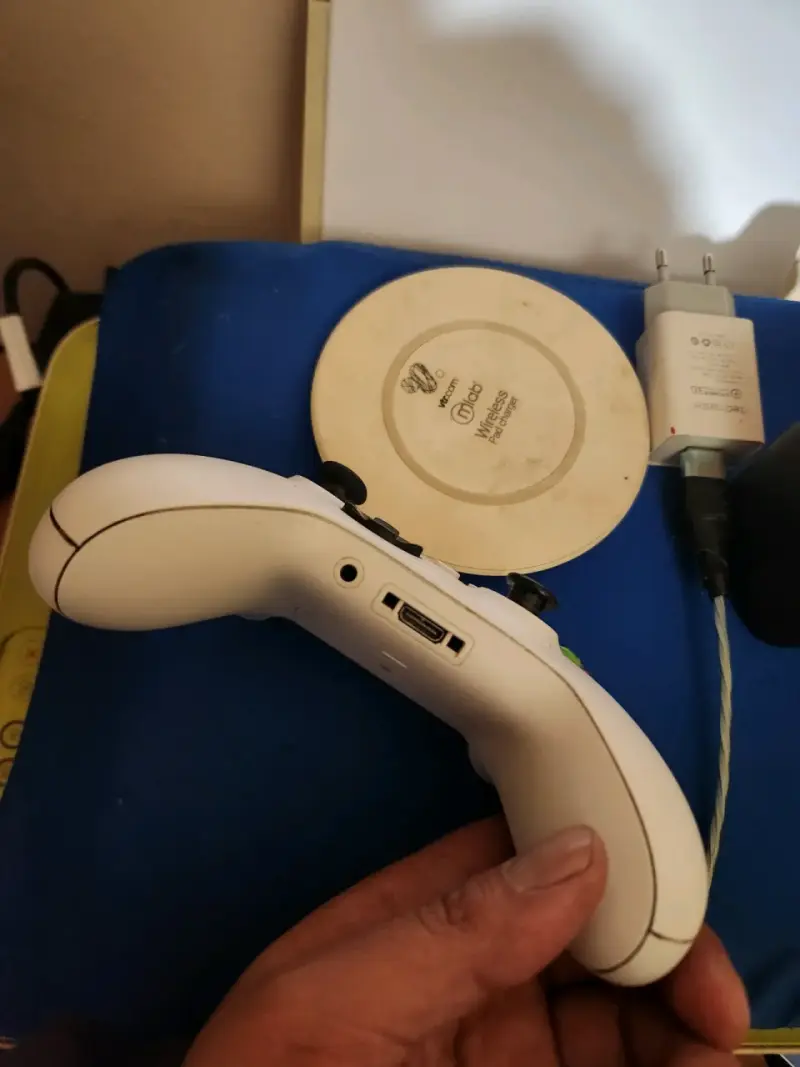 Control inalámbrico blanco para Xbox en buen estado - 4