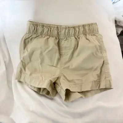 Shorts beige para bebé talla 9 meses - miniatura 1