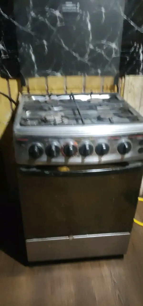 Cocina a gas de 4 quemadores en buen estado