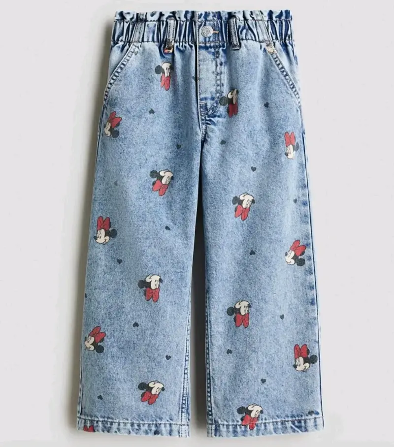 Jeans de niña esta nuevo ,con estampado de Minnie