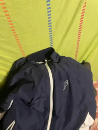 Chaqueta deportiva azul con cierre blanco - miniatura 2