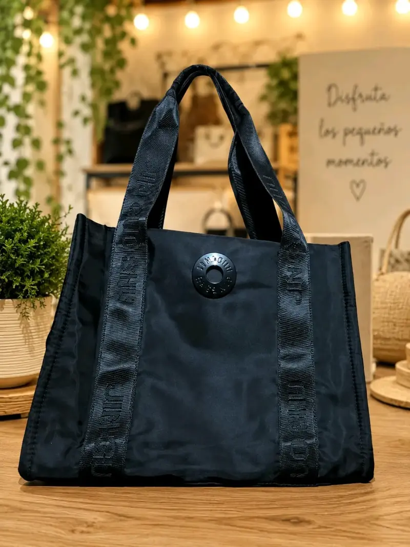 Bolso de mano azul y negro con diseño moderno - 3