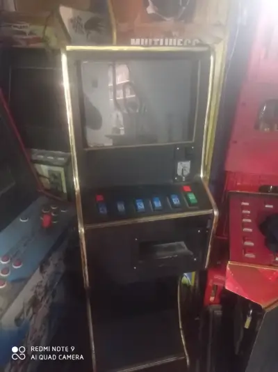 Máquina tragamonedas arcade vintage - miniatura 1
