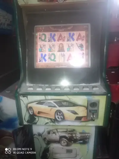 Máquina tragamonedas arcade vintage - miniatura 2