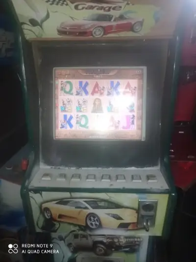 Máquina tragamonedas arcade vintage - miniatura 3