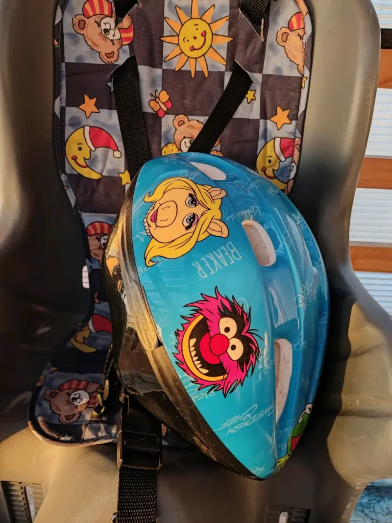 Silla de bicicleta para niños con casco infantil - 2