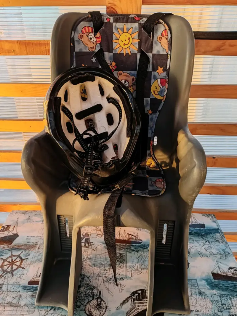 Silla de bicicleta para niños con casco infantil - 4