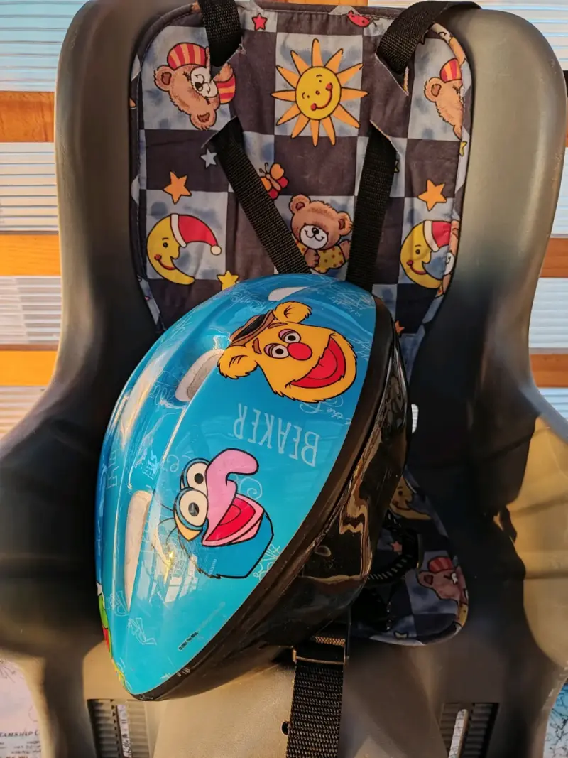 Silla de bicicleta para niños con casco infantil - 5