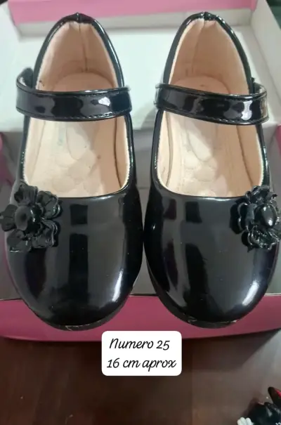 Zapatos de charol para niña en varios tamaños - miniatura 1