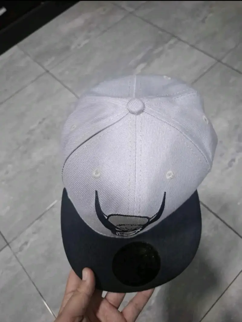 Gorra Marvel Wolverine gris y negra - 2