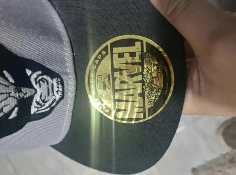Gorra Marvel Wolverine gris y negra - 4