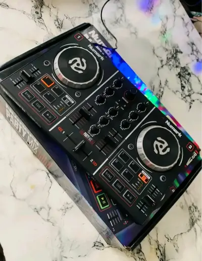 Controlador DJ Numark Party Mix con Luces - miniatura 1