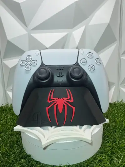 Soporte para control PS5 con diseño de Spider-Man - miniatura 1