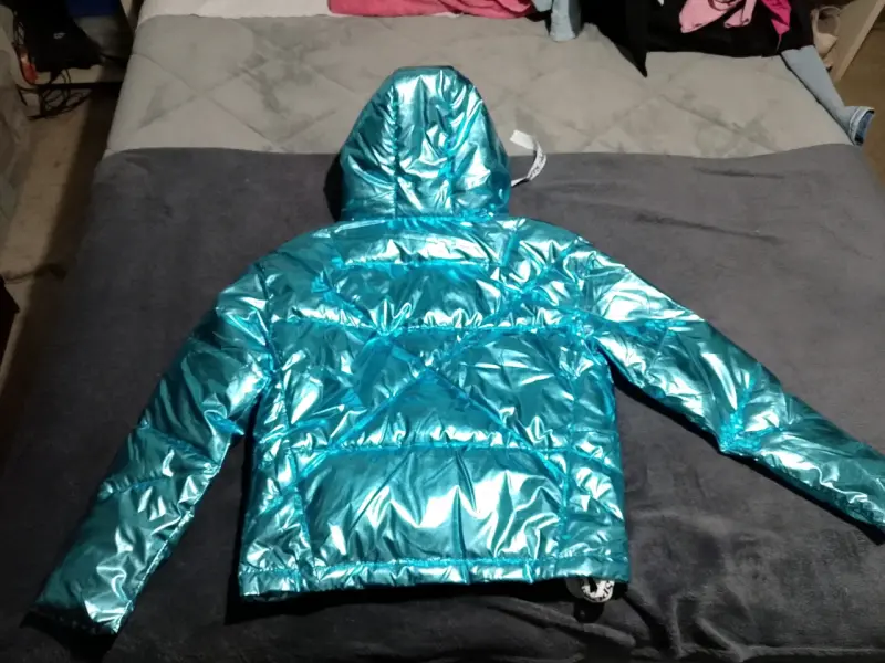 Chaqueta acolchada metálica azul con capucha - 1