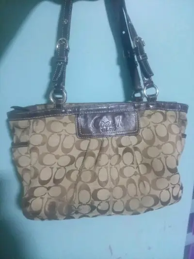 Bolso de hombro Coach marrón con monograma - miniatura 1