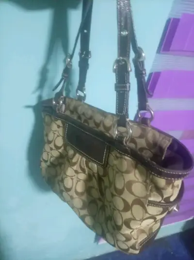 Bolso de hombro Coach marrón con monograma - miniatura 3