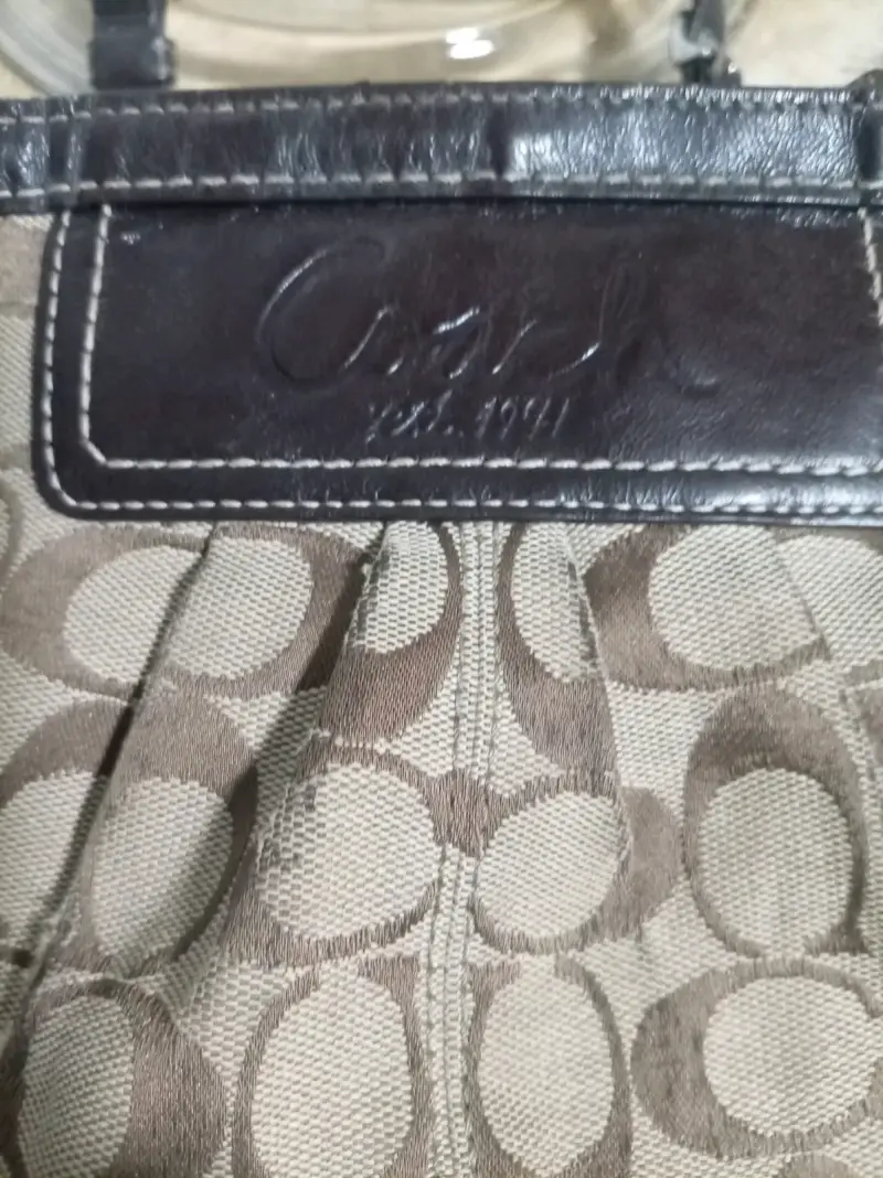 Bolso de hombro Coach marrón con monograma - 5