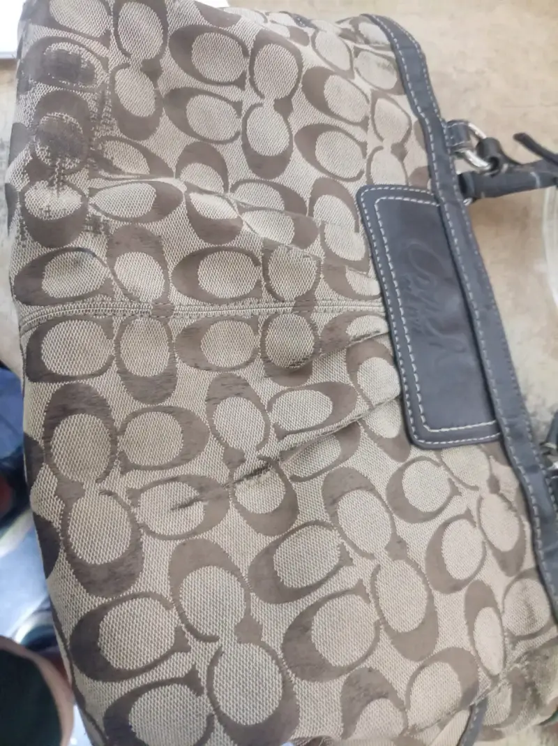 Bolso de hombro Coach marrón con monograma - 6