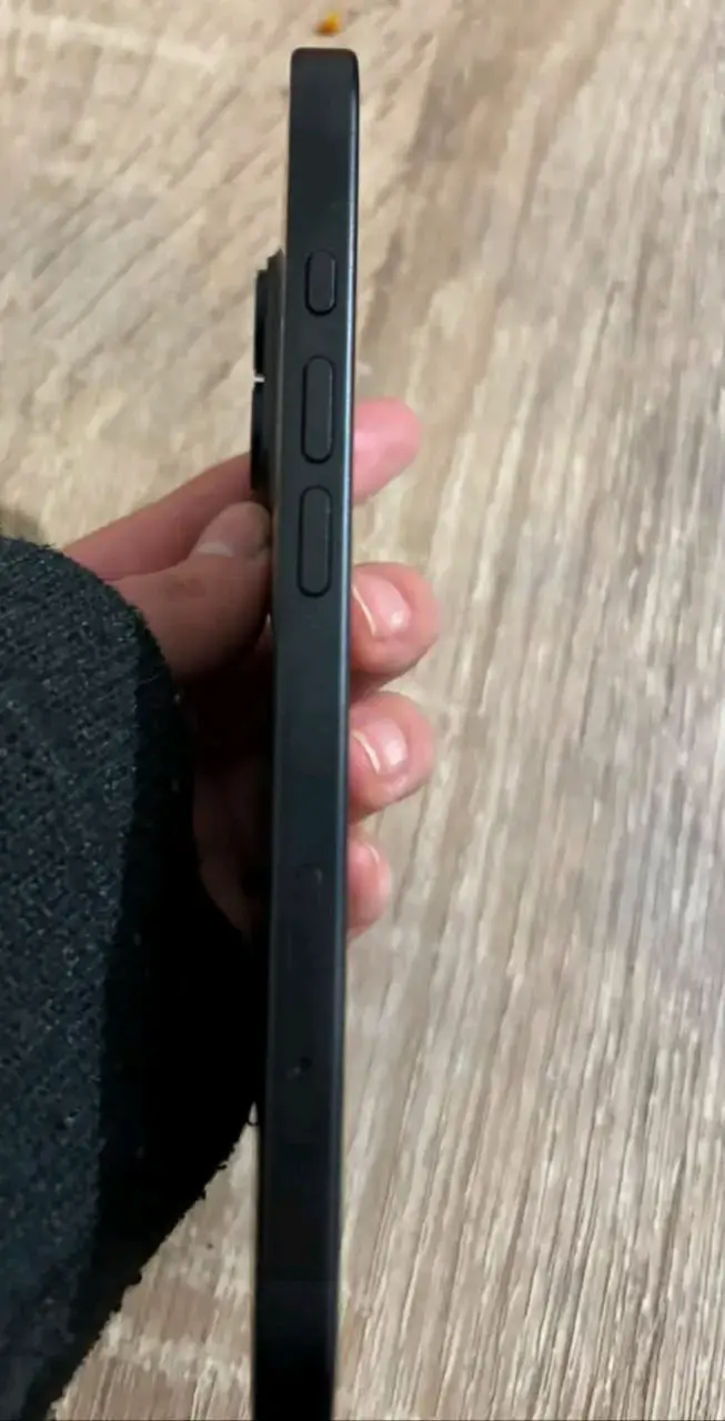 iPhone 16 - 4