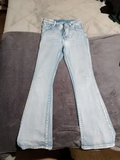 Jeans acampanados celestes para mujer - miniatura 1