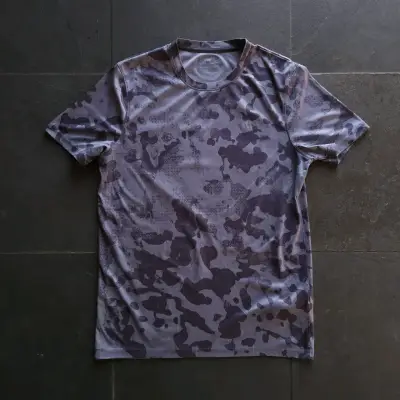 Polera deportiva Under Armour camuflaje gris - miniatura 1