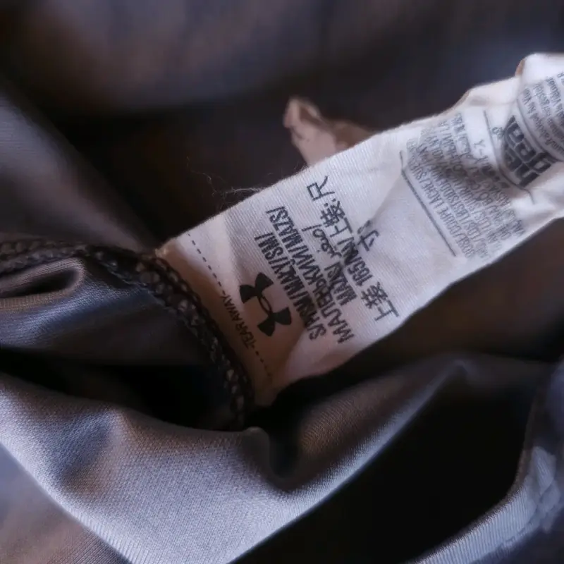 Polera deportiva Under Armour camuflaje gris - 2