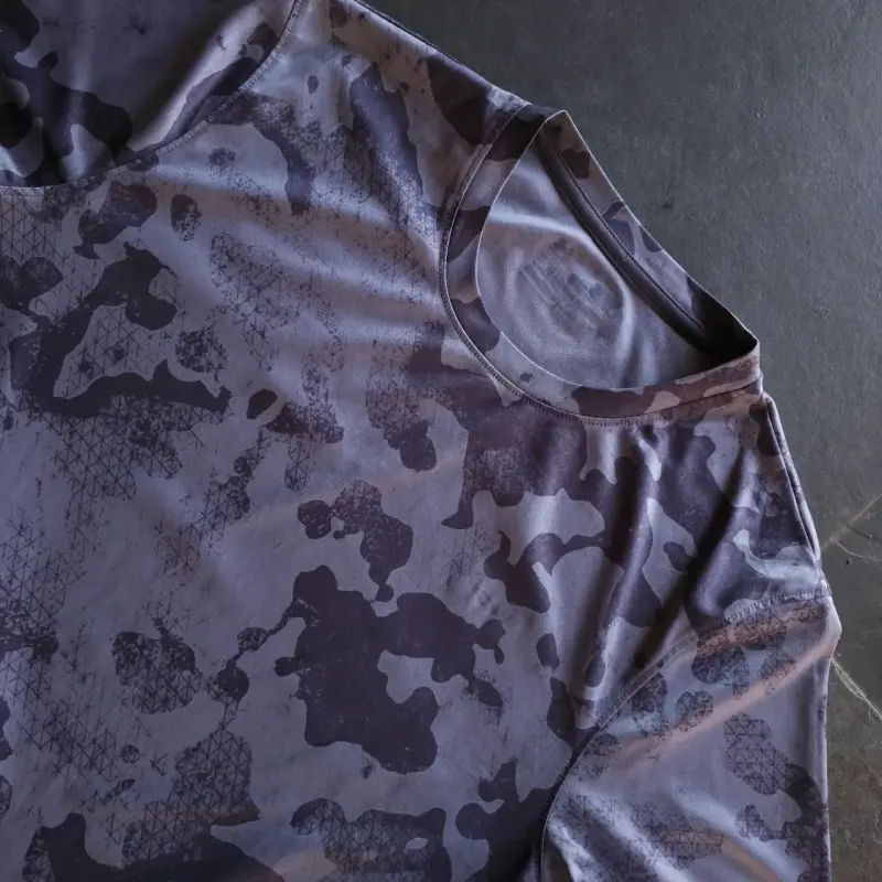 Polera deportiva Under Armour camuflaje gris - 4