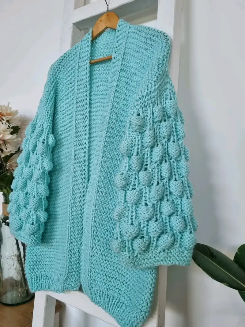 Cárdigan tejido a mano color celeste - 1