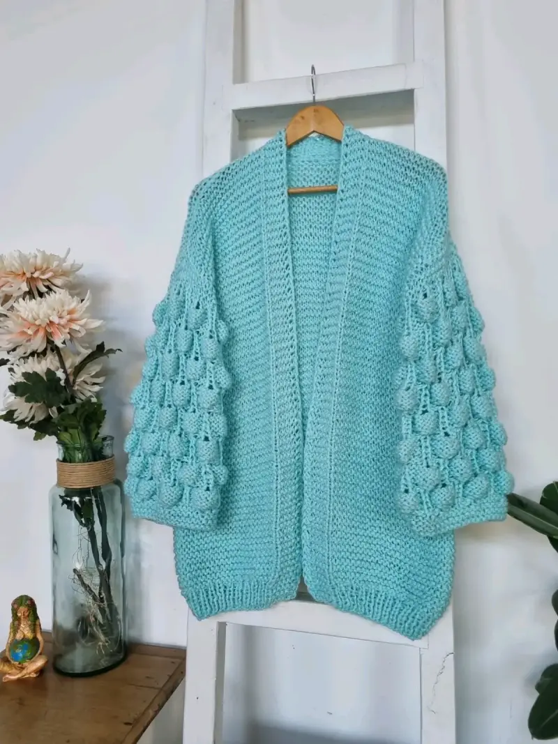 Cárdigan tejido a mano color celeste - 2
