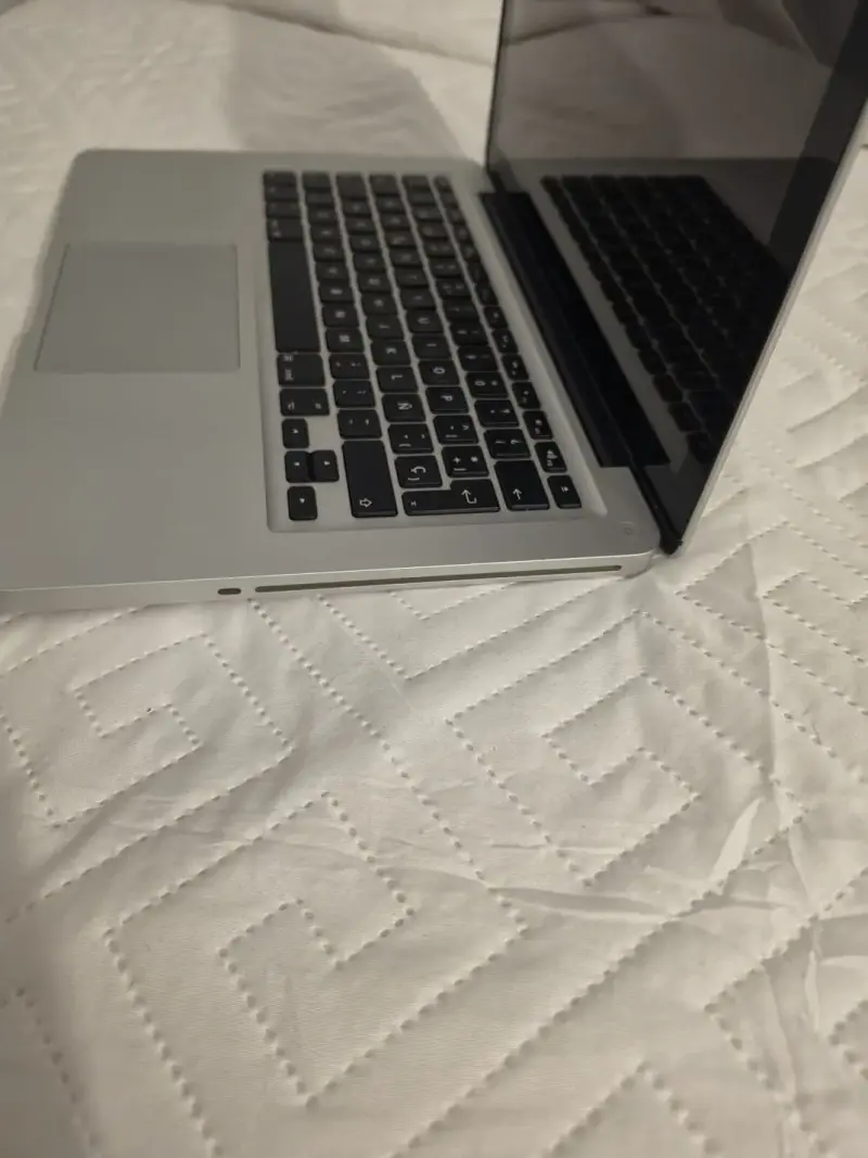 MacBook Air usado con cargador original - 3